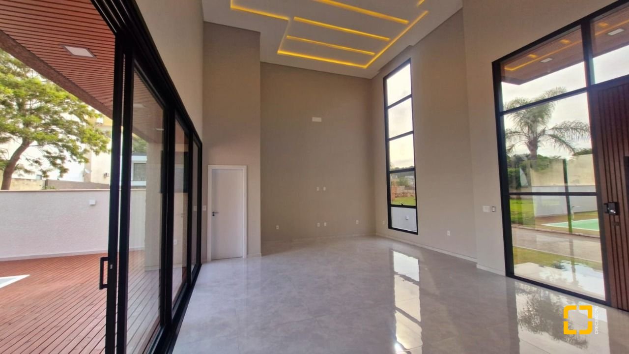 Casa de Condomínio com 214m², 4 quartos (sendo 1 suíte), 2 garagens, no bairro Ingleses em Florianópolis