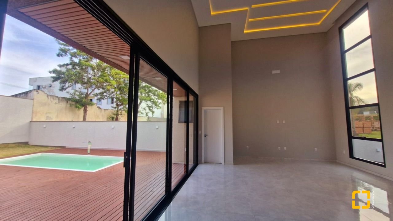 Casa de Condomínio com 214m², 4 quartos (sendo 1 suíte), 2 garagens, no bairro Ingleses em Florianópolis