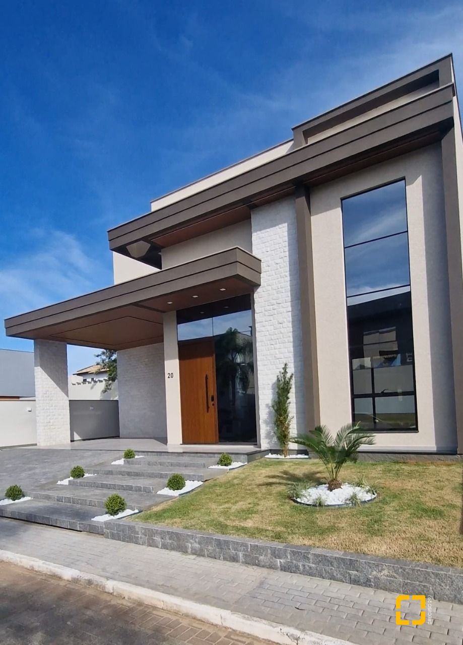 Casa de Condomínio com 214m², 4 quartos (sendo 1 suíte), 2 garagens, no bairro Ingleses em Florianópolis