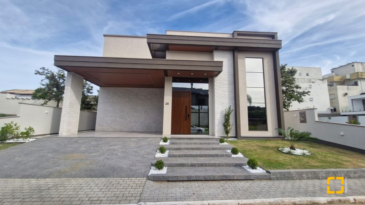 Casa de Condomínio com 214m², 4 quartos (sendo 1 suíte), 2 garagens, no bairro Ingleses em Florianópolis
