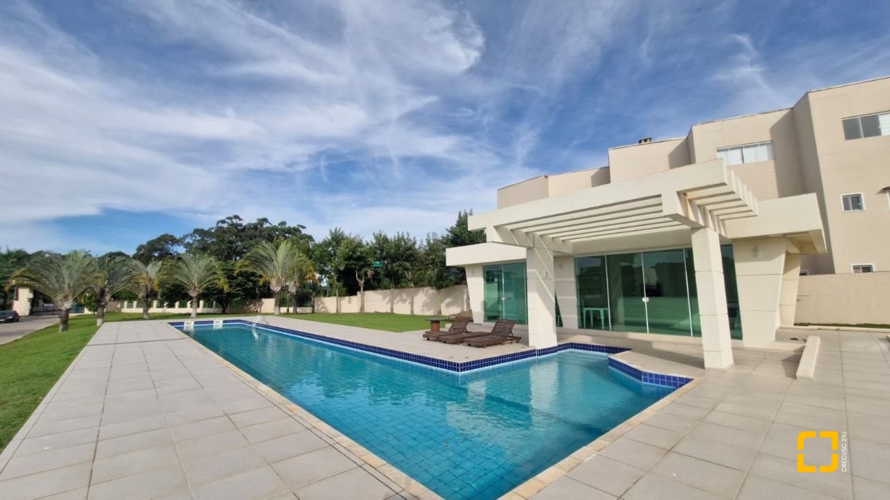 Casa de Condomínio com 214m², 4 quartos (sendo 1 suíte), 2 garagens, no bairro Ingleses em Florianópolis
