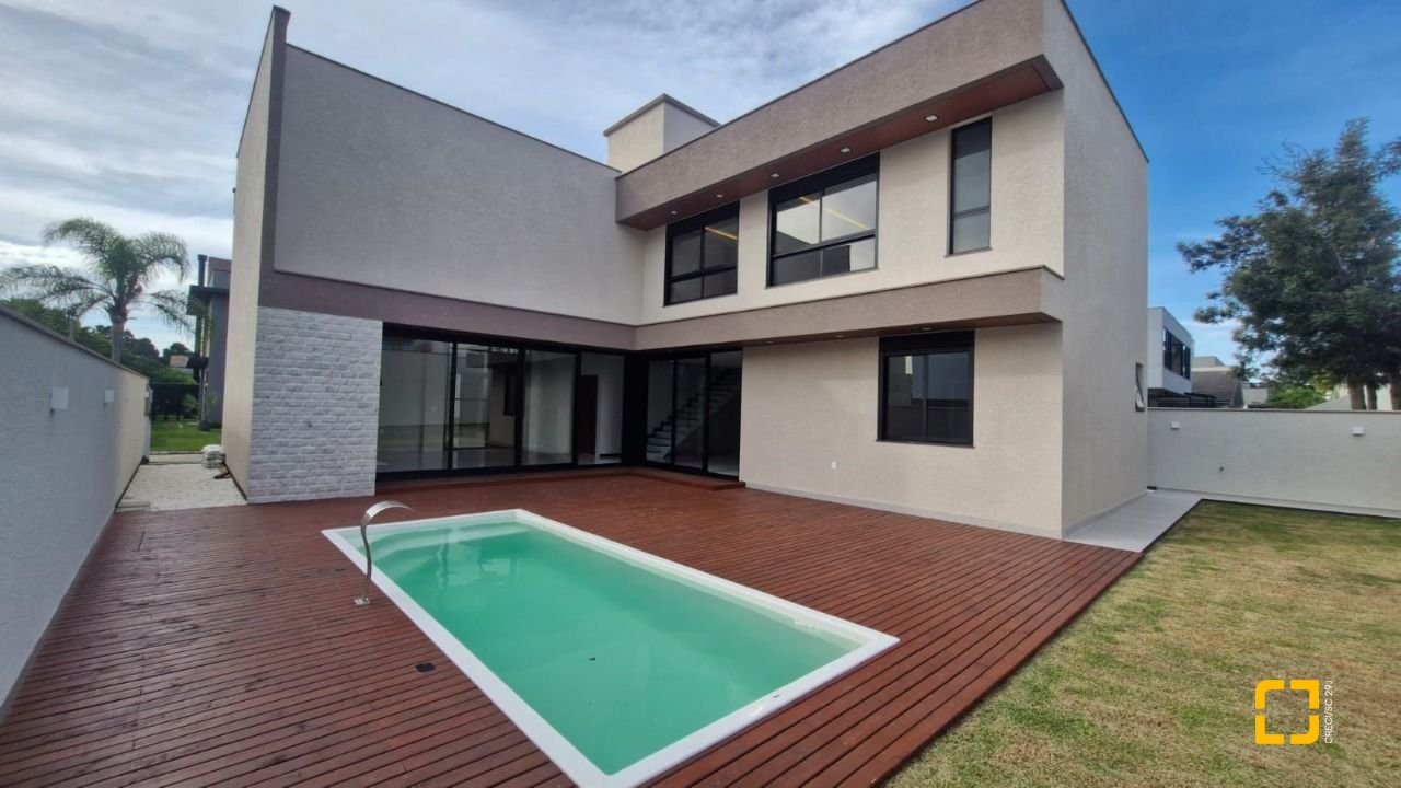 Casa de Condomínio com 214m², 4 quartos (sendo 1 suíte), 2 garagens, no bairro Ingleses em Florianópolis