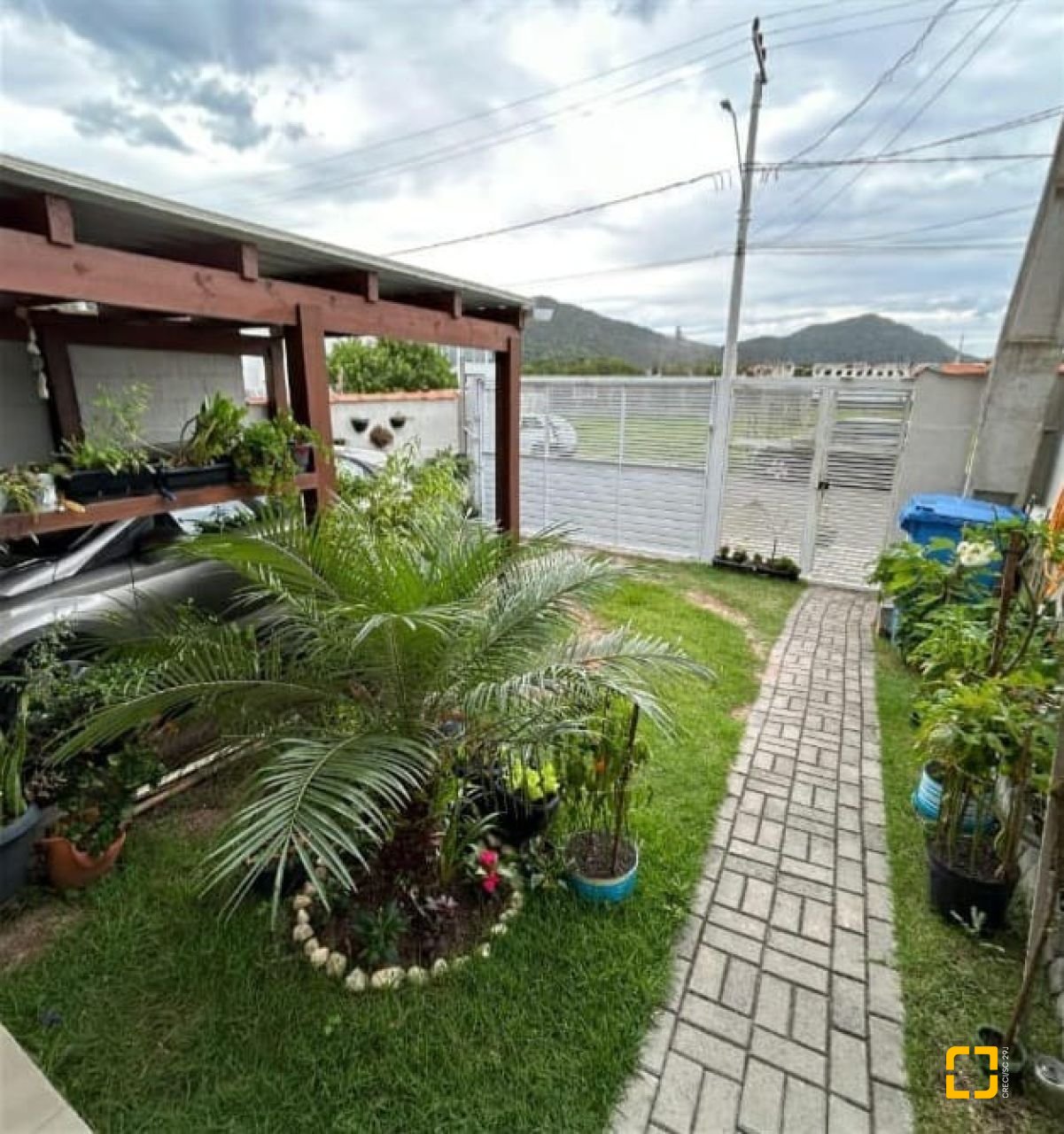 Casa com 141m², 6 quartos (sendo 3 suítes), 2 garagens, no bairro Ingleses em Florianópolis
