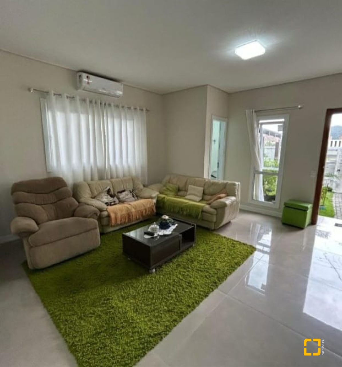 Casa com 141m², 6 quartos (sendo 3 suítes), 2 garagens, no bairro Ingleses em Florianópolis