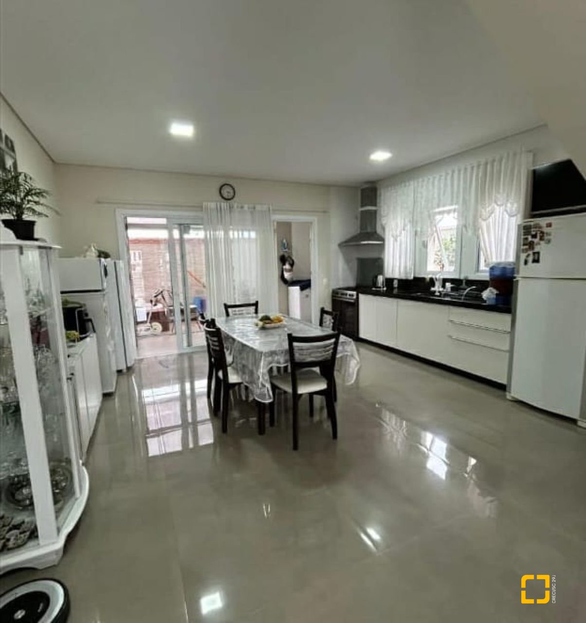 Casa com 141m², 6 quartos (sendo 3 suítes), 2 garagens, no bairro Ingleses em Florianópolis