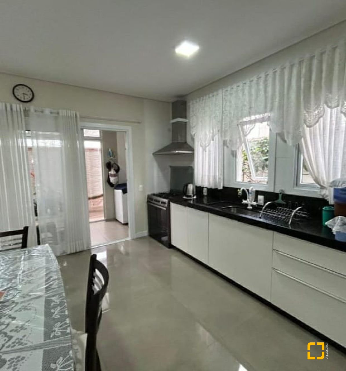 Casa com 141m², 6 quartos (sendo 3 suítes), 2 garagens, no bairro Ingleses em Florianópolis
