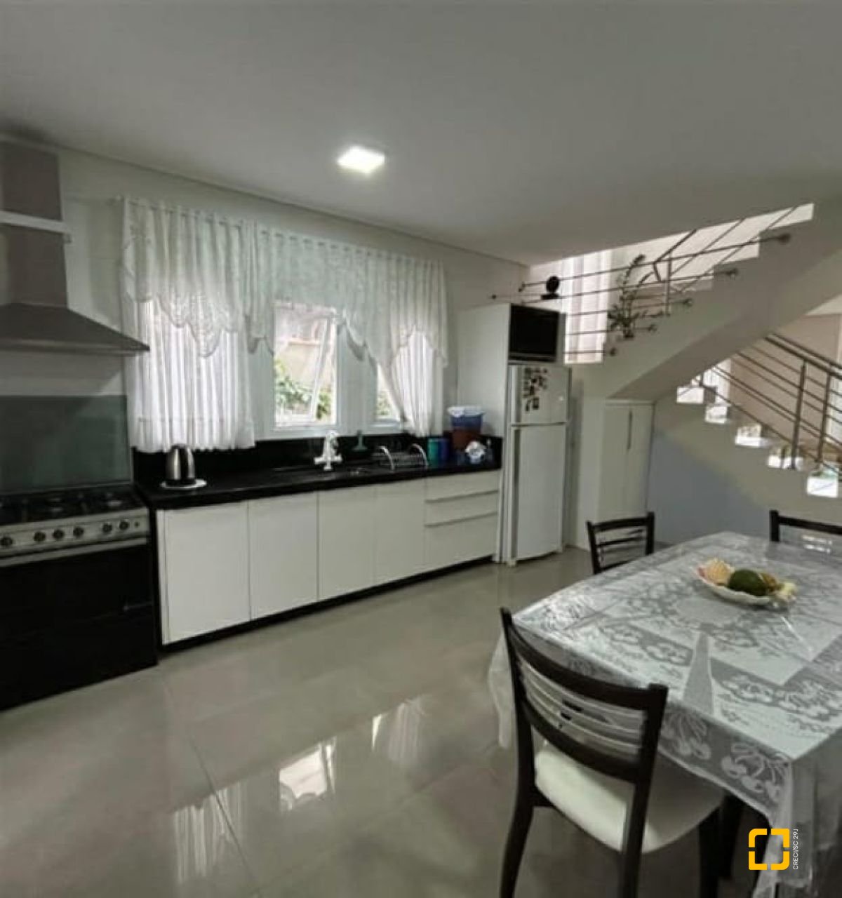 Casa com 141m², 6 quartos (sendo 3 suítes), 2 garagens, no bairro Ingleses em Florianópolis