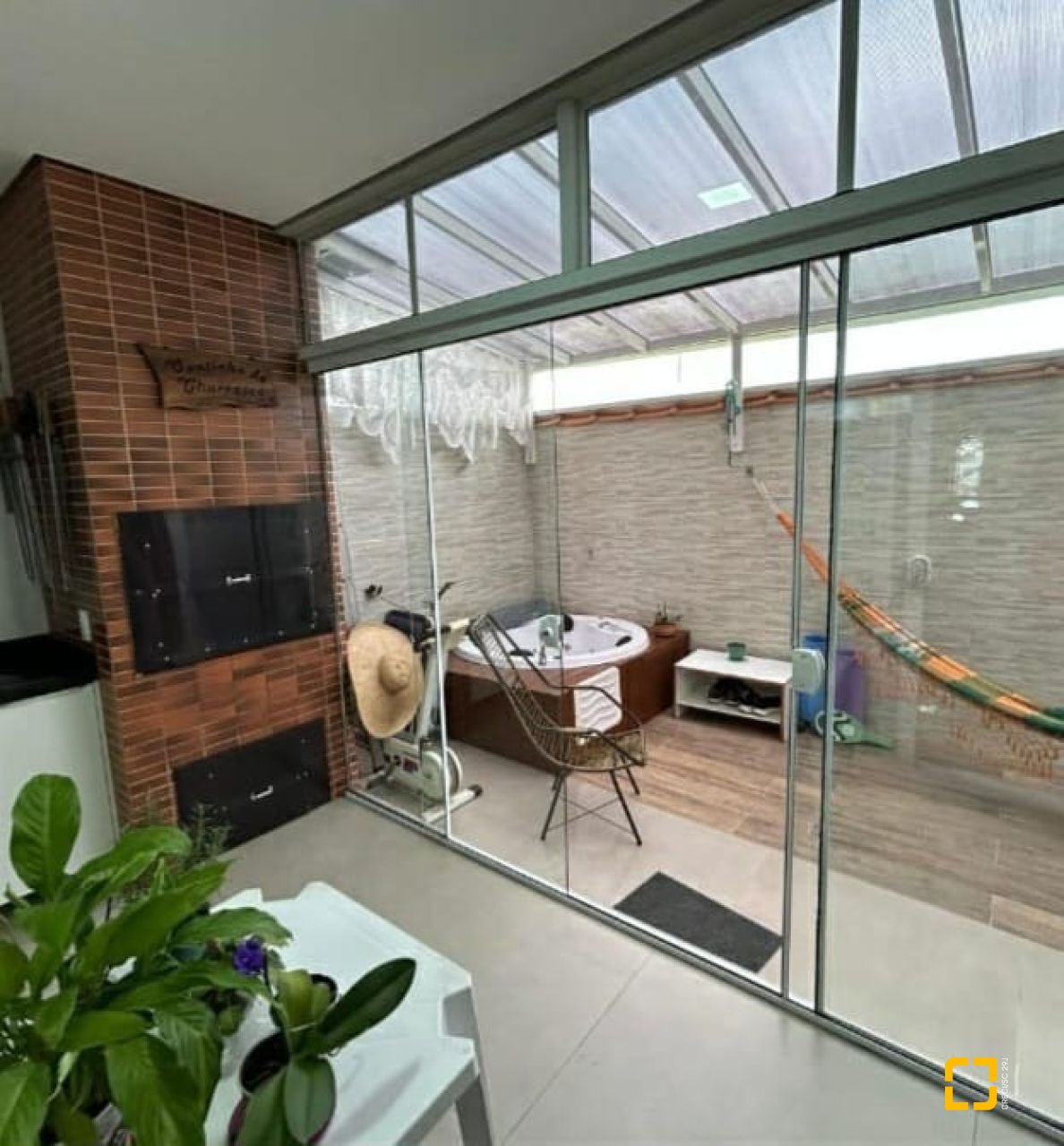 Casa com 141m², 6 quartos (sendo 3 suítes), 2 garagens, no bairro Ingleses em Florianópolis