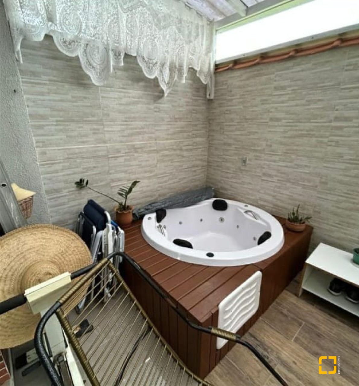 Casa com 141m², 6 quartos (sendo 3 suítes), 2 garagens, no bairro Ingleses em Florianópolis