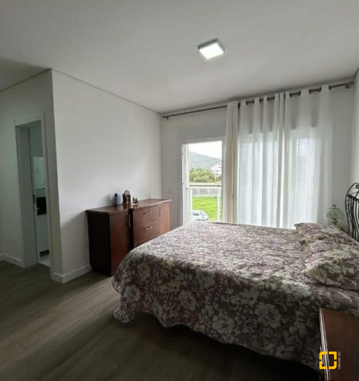 Casa com 141m², 6 quartos (sendo 3 suítes), 2 garagens, no bairro Ingleses em Florianópolis