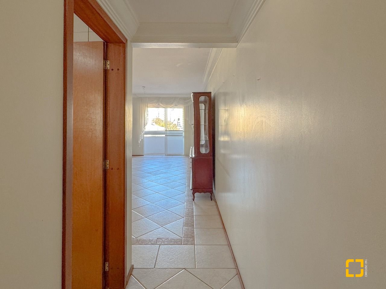 Apartamento com 113m², 4 quartos (sendo 1 suíte), 2 garagens, no bairro Centro em Florianópolis