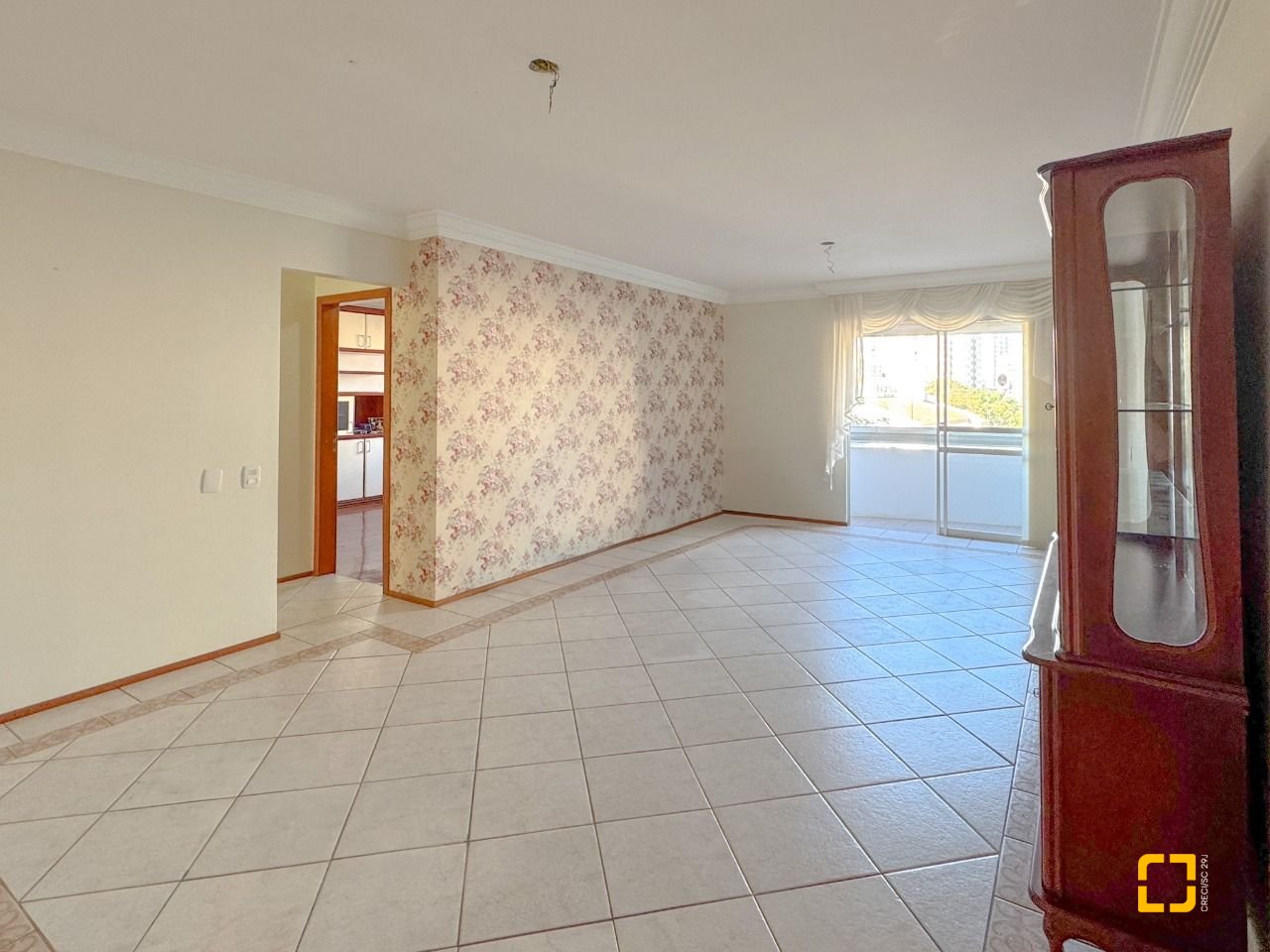 Apartamento com 113m², 4 quartos (sendo 1 suíte), 2 garagens, no bairro Centro em Florianópolis