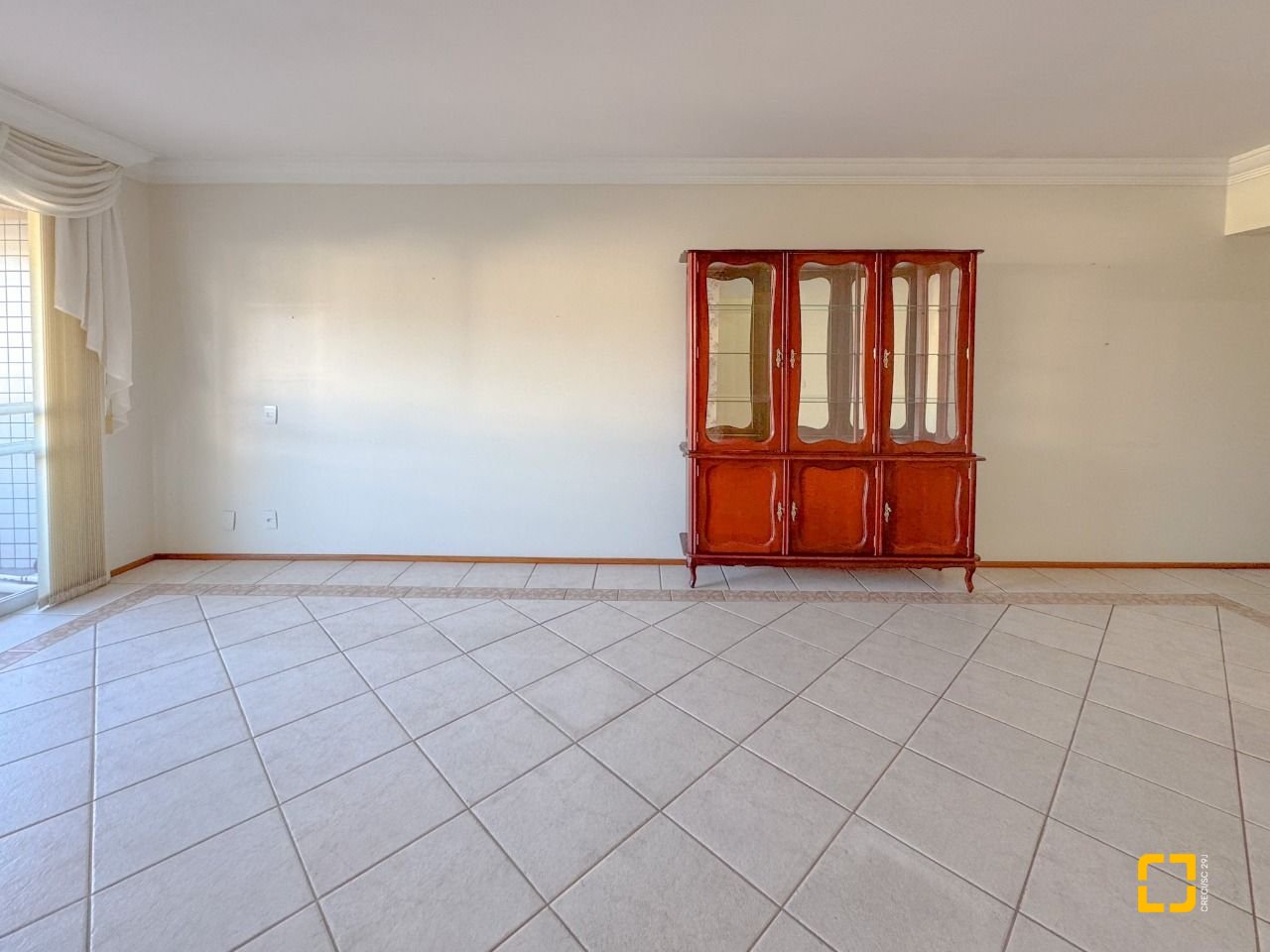 Apartamento com 113m², 4 quartos (sendo 1 suíte), 2 garagens, no bairro Centro em Florianópolis