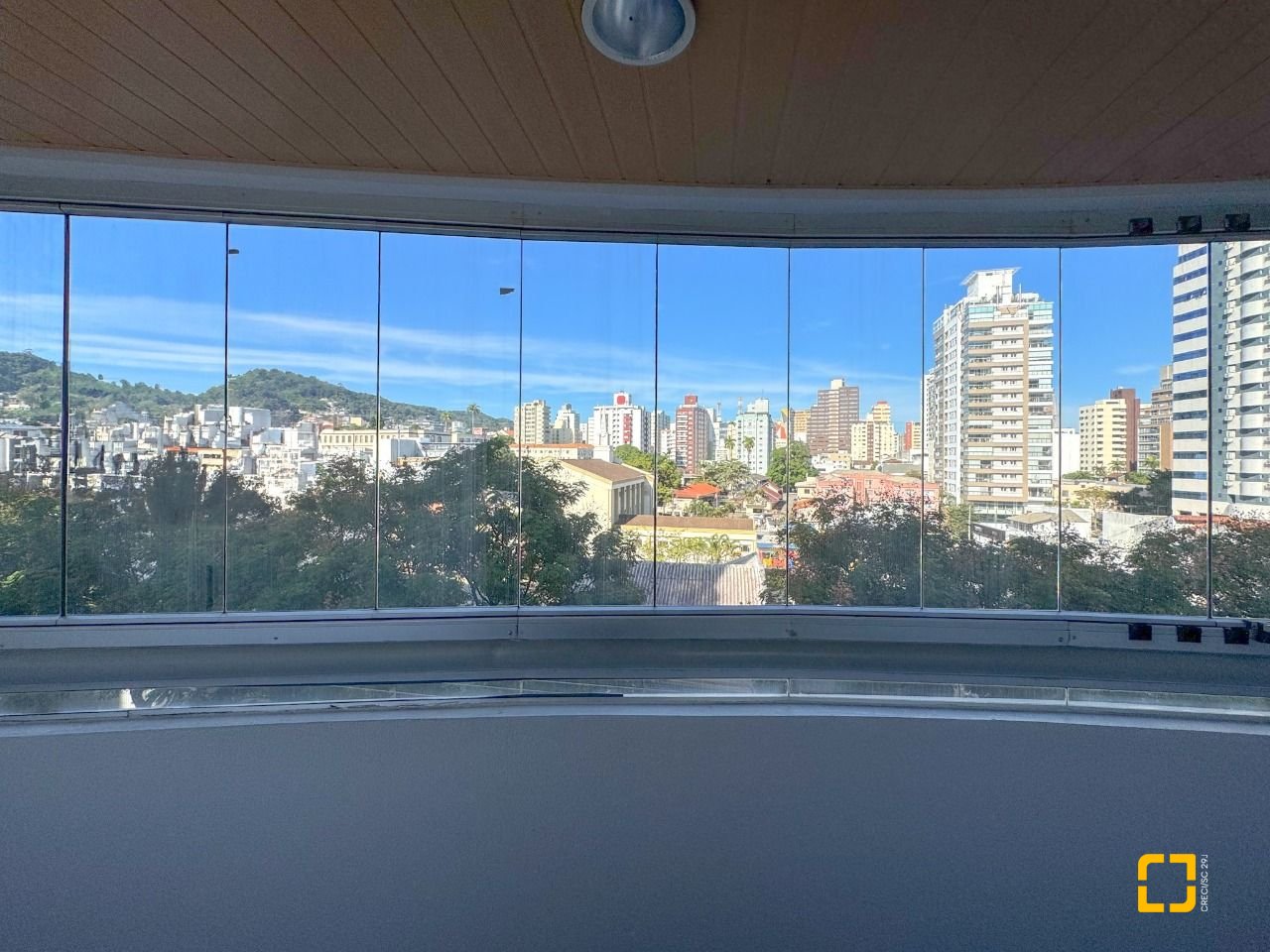 Apartamento com 113m², 4 quartos (sendo 1 suíte), 2 garagens, no bairro Centro em Florianópolis