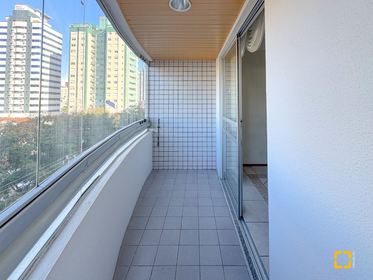 Apartamento com 113m², 4 quartos (sendo 1 suíte), 2 garagens, no bairro Centro em Florianópolis