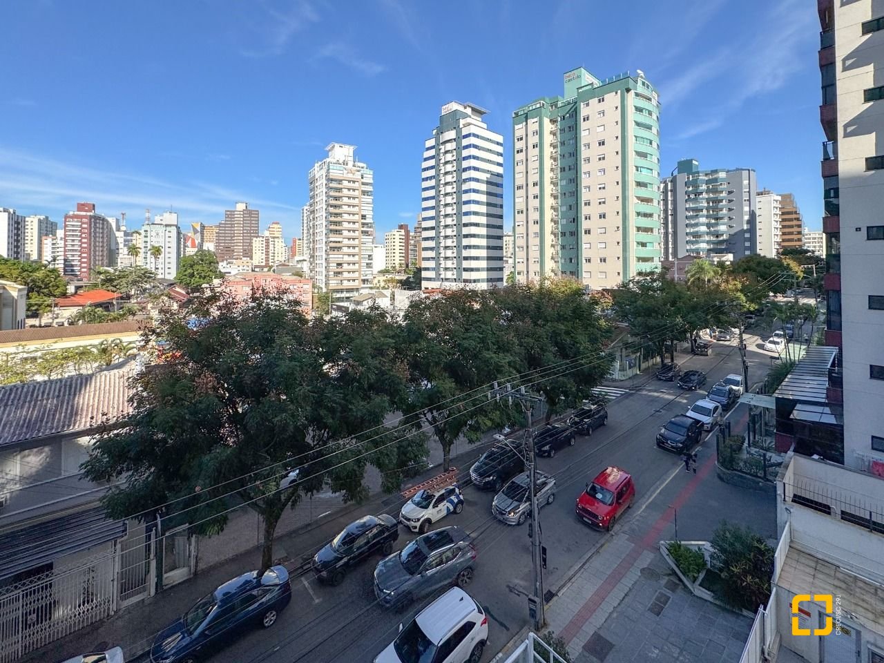 Apartamento com 113m², 4 quartos (sendo 1 suíte), 2 garagens, no bairro Centro em Florianópolis
