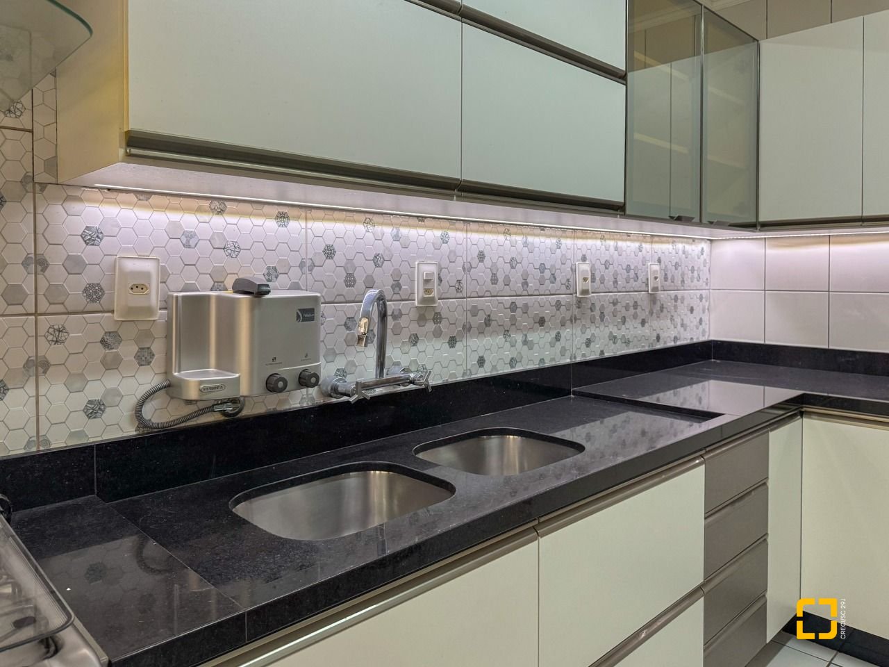 Apartamento com 113m², 4 quartos (sendo 1 suíte), 2 garagens, no bairro Centro em Florianópolis