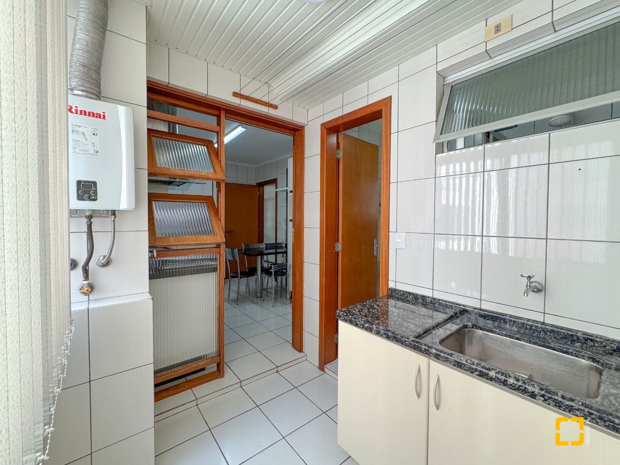 Apartamento com 113m², 4 quartos (sendo 1 suíte), 2 garagens, no bairro Centro em Florianópolis
