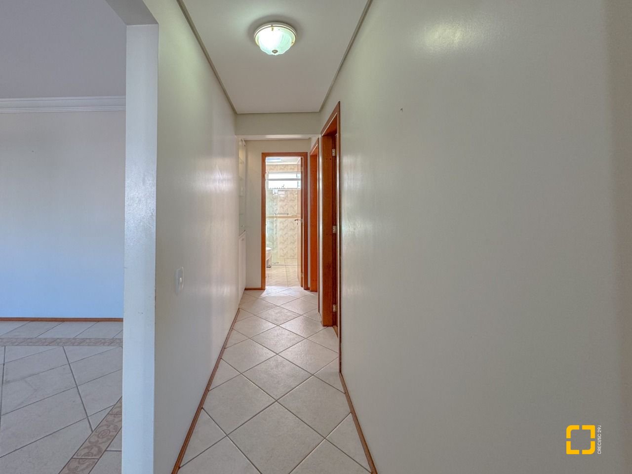 Apartamento com 113m², 4 quartos (sendo 1 suíte), 2 garagens, no bairro Centro em Florianópolis