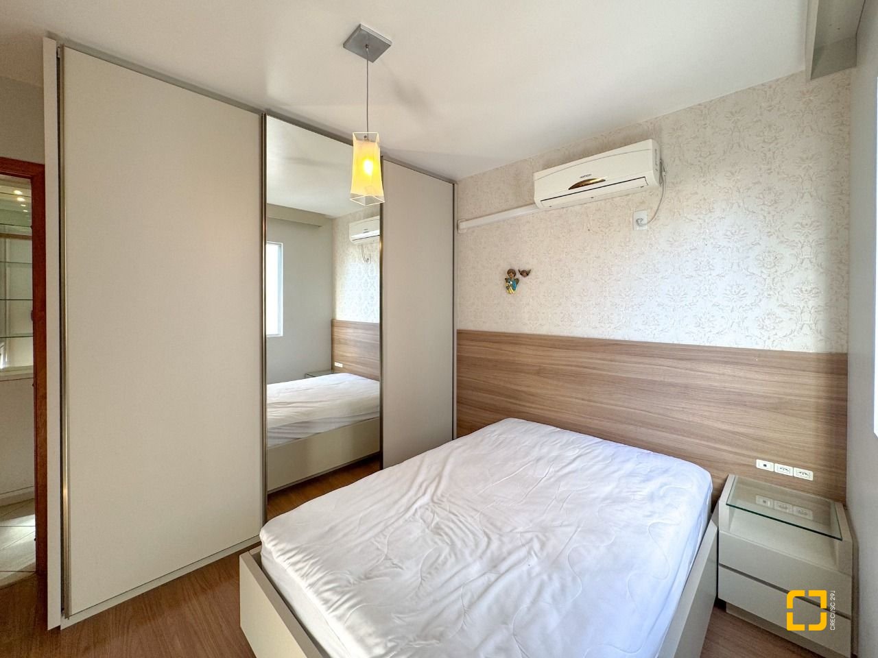Apartamento com 113m², 4 quartos (sendo 1 suíte), 2 garagens, no bairro Centro em Florianópolis
