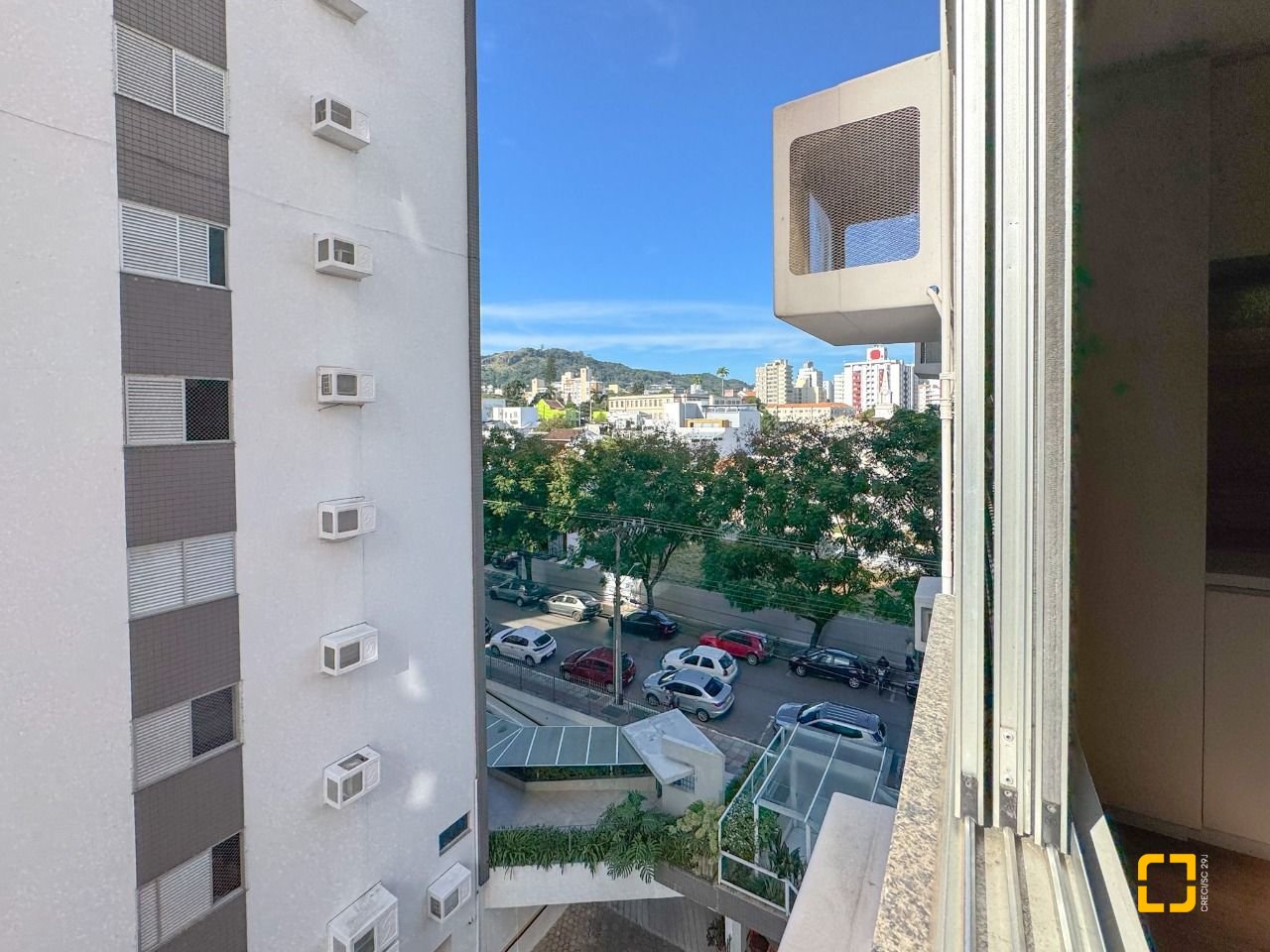 Apartamento com 113m², 4 quartos (sendo 1 suíte), 2 garagens, no bairro Centro em Florianópolis