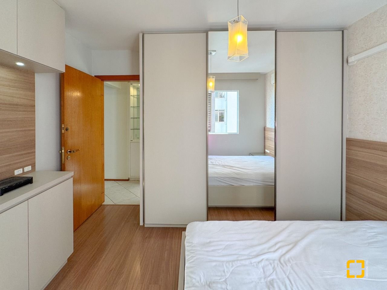 Apartamento com 113m², 4 quartos (sendo 1 suíte), 2 garagens, no bairro Centro em Florianópolis