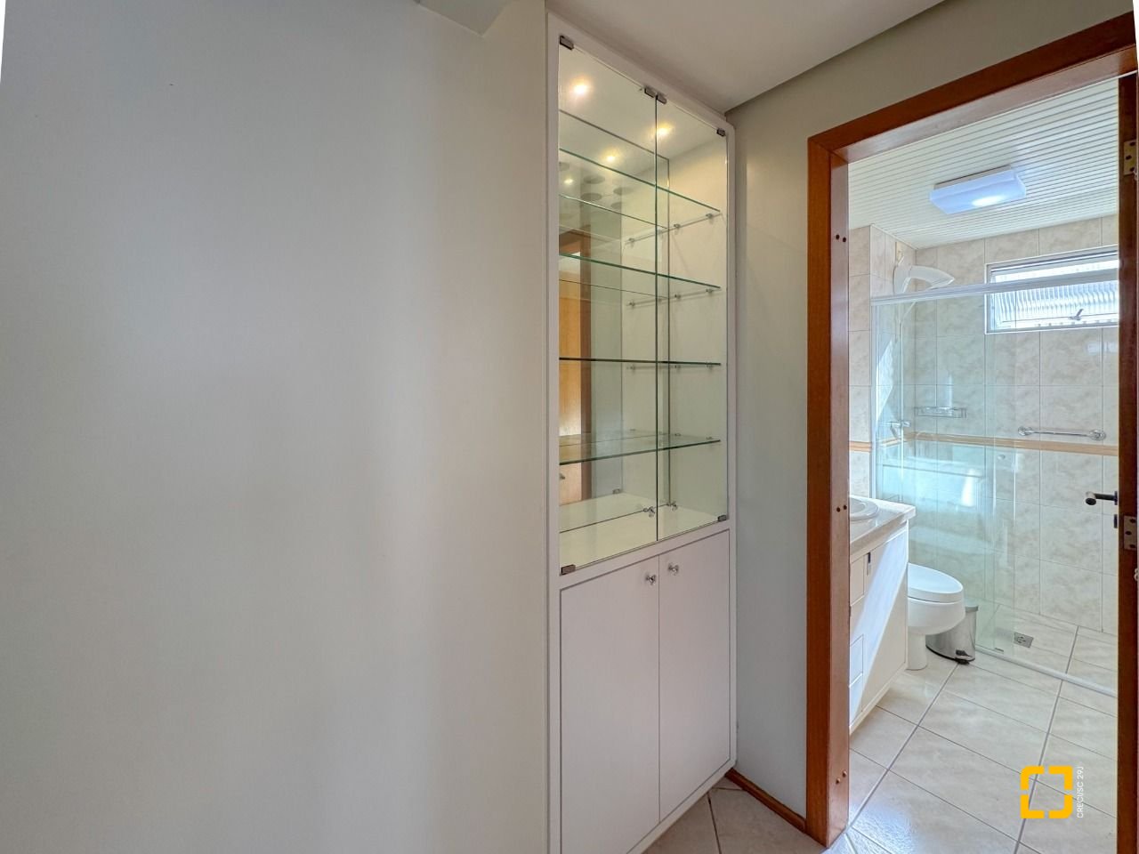 Apartamento com 113m², 4 quartos (sendo 1 suíte), 2 garagens, no bairro Centro em Florianópolis