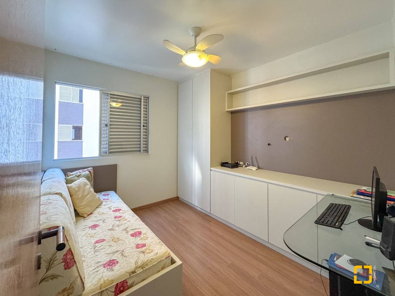 Apartamento com 113m², 4 quartos (sendo 1 suíte), 2 garagens, no bairro Centro em Florianópolis