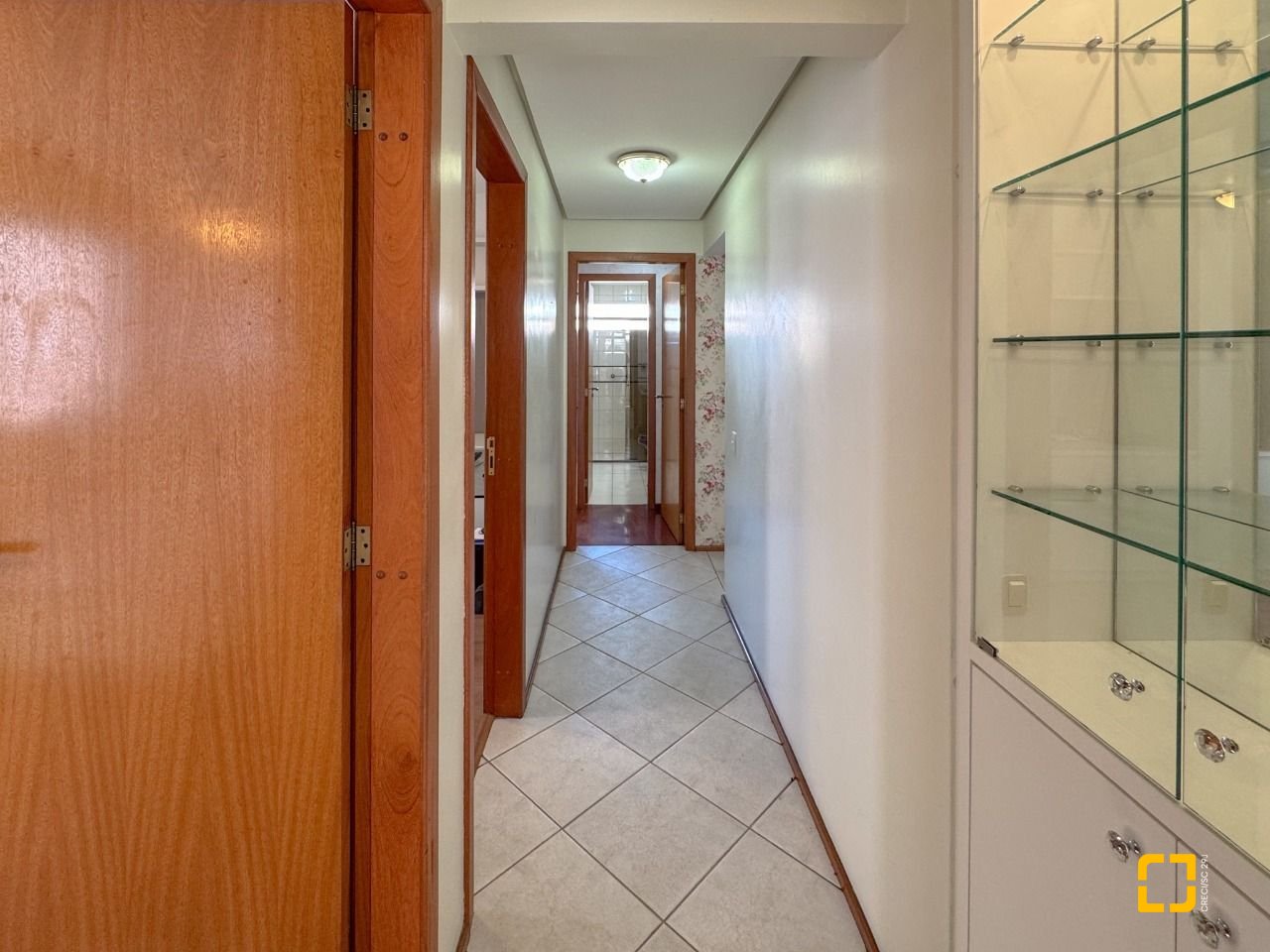 Apartamento com 113m², 4 quartos (sendo 1 suíte), 2 garagens, no bairro Centro em Florianópolis