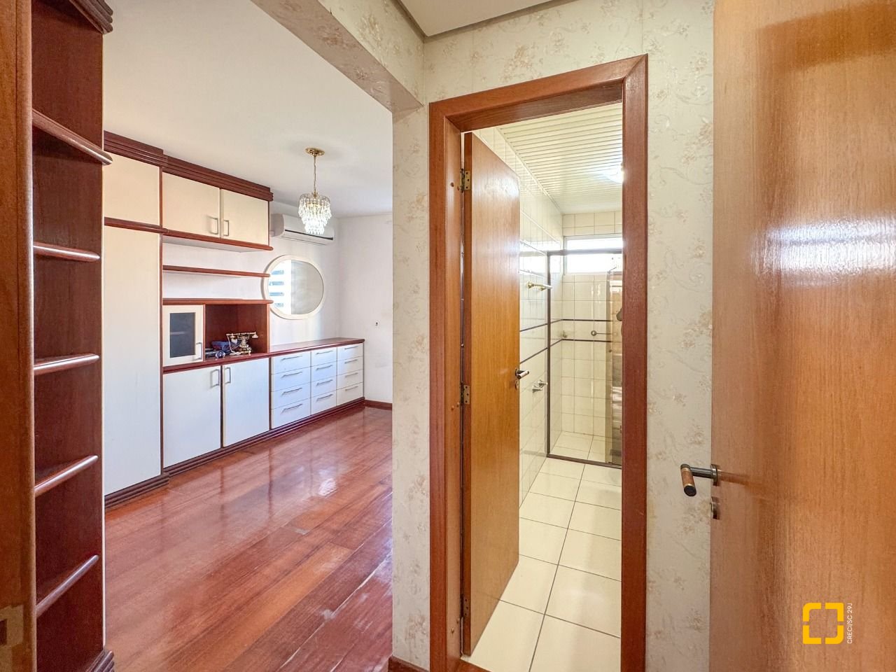 Apartamento com 113m², 4 quartos (sendo 1 suíte), 2 garagens, no bairro Centro em Florianópolis