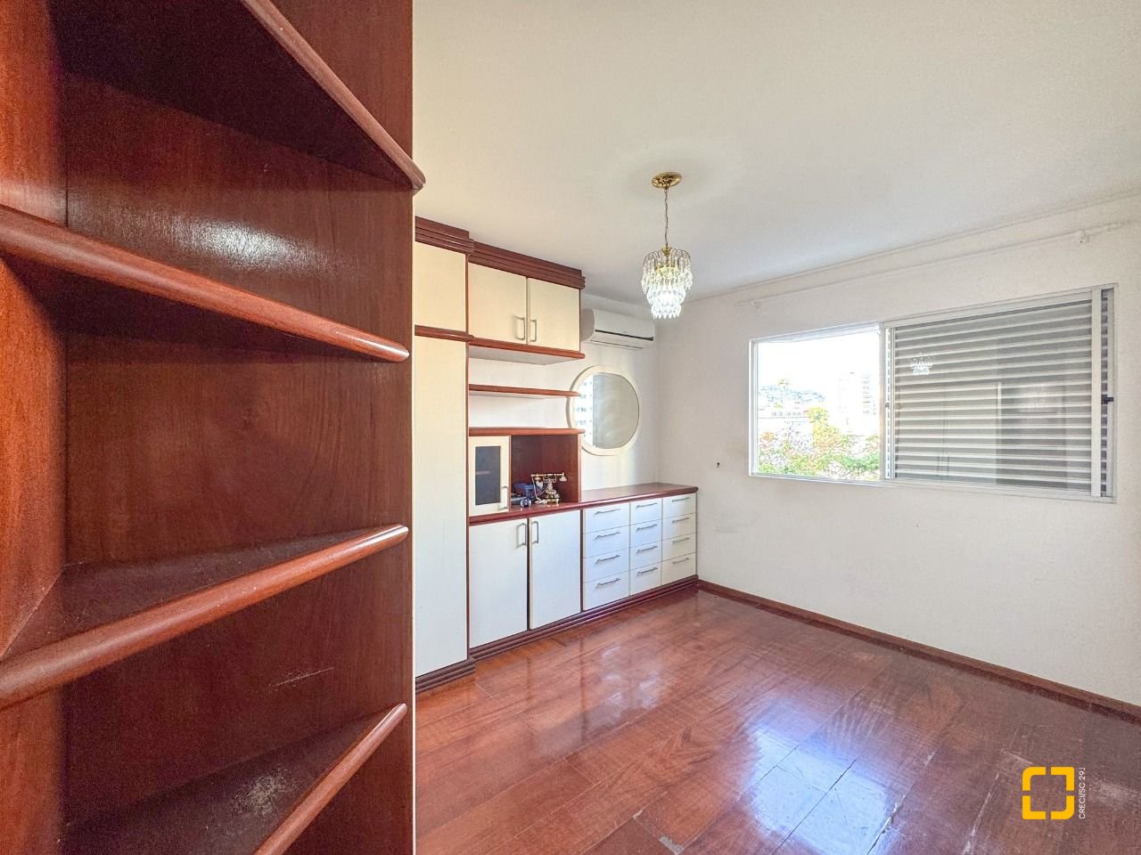 Apartamento com 113m², 4 quartos (sendo 1 suíte), 2 garagens, no bairro Centro em Florianópolis