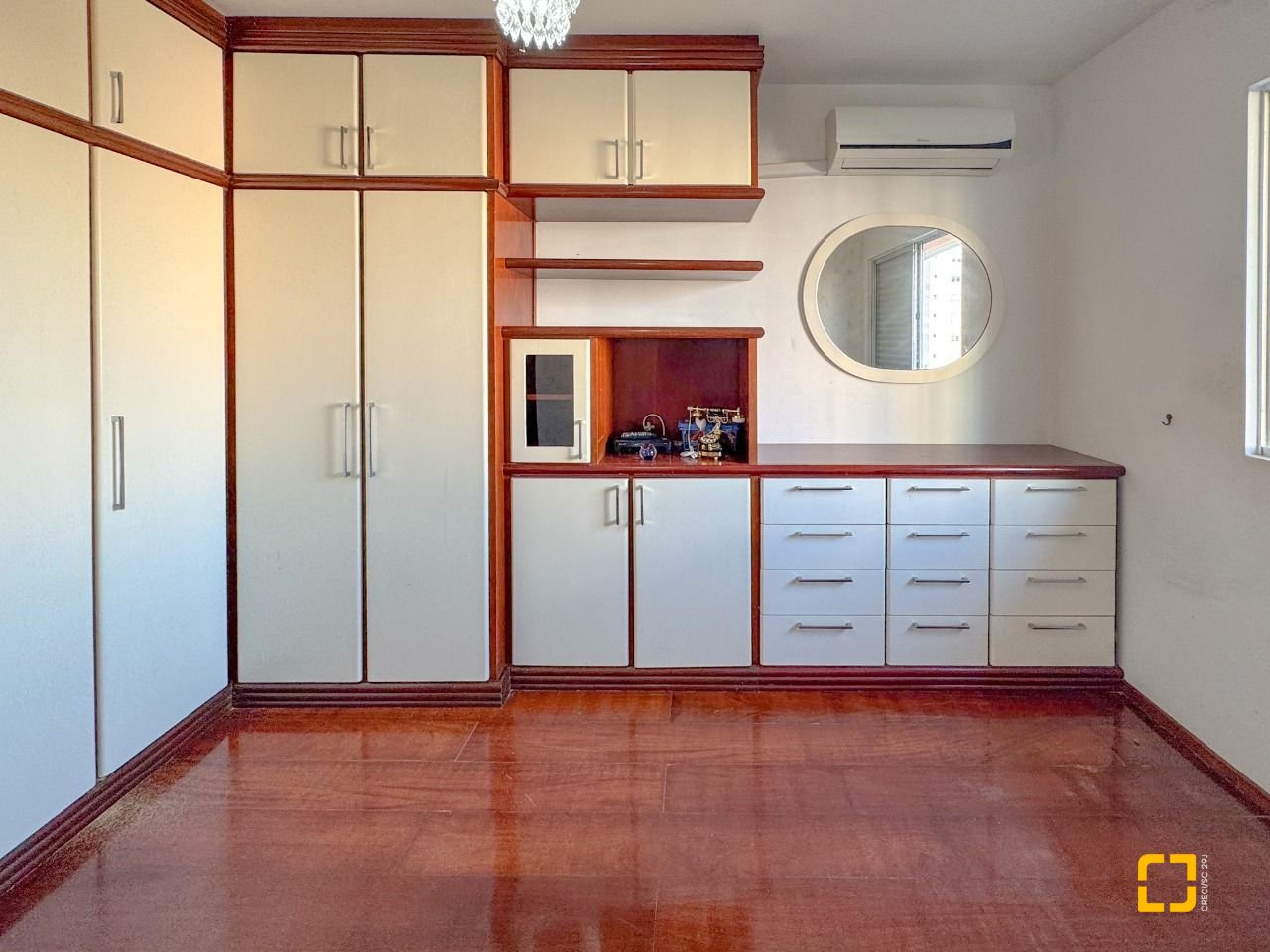 Apartamento com 113m², 4 quartos (sendo 1 suíte), 2 garagens, no bairro Centro em Florianópolis