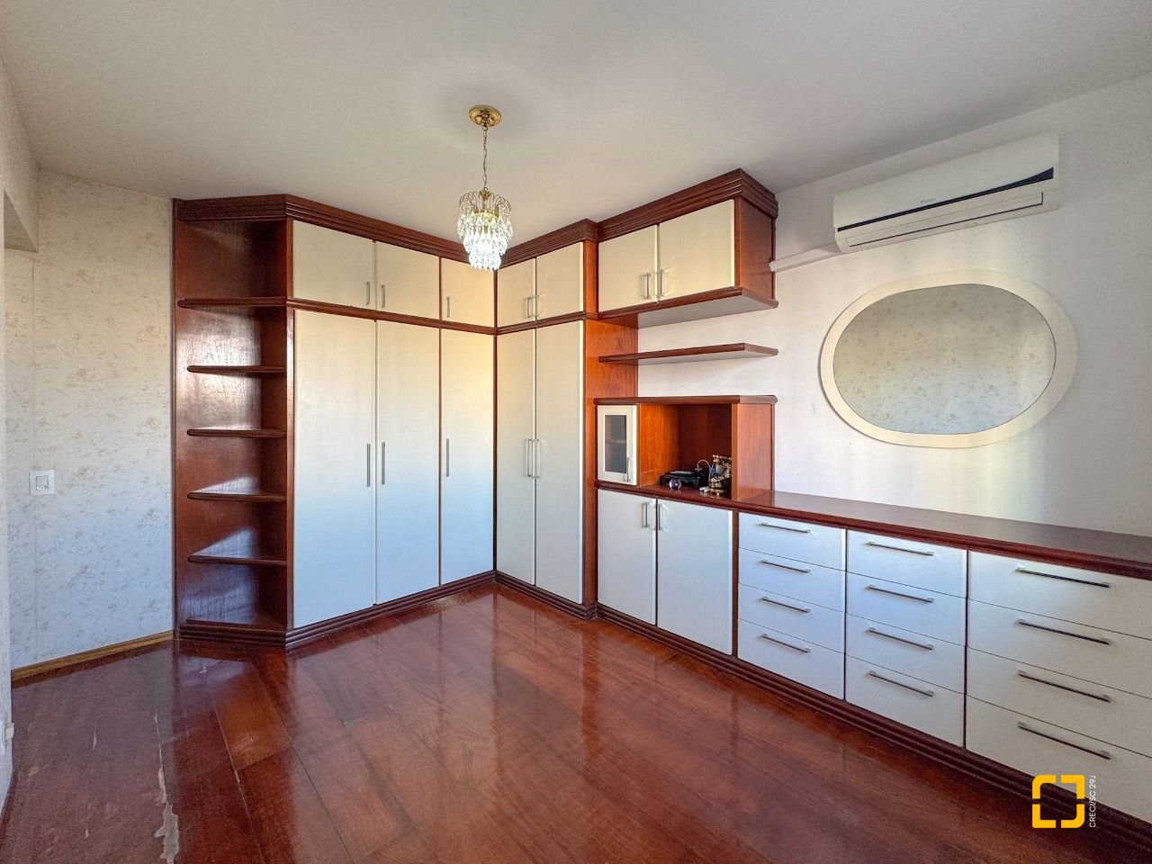 Apartamento com 113m², 4 quartos (sendo 1 suíte), 2 garagens, no bairro Centro em Florianópolis