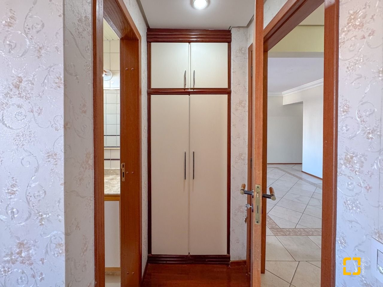 Apartamento com 113m², 4 quartos (sendo 1 suíte), 2 garagens, no bairro Centro em Florianópolis