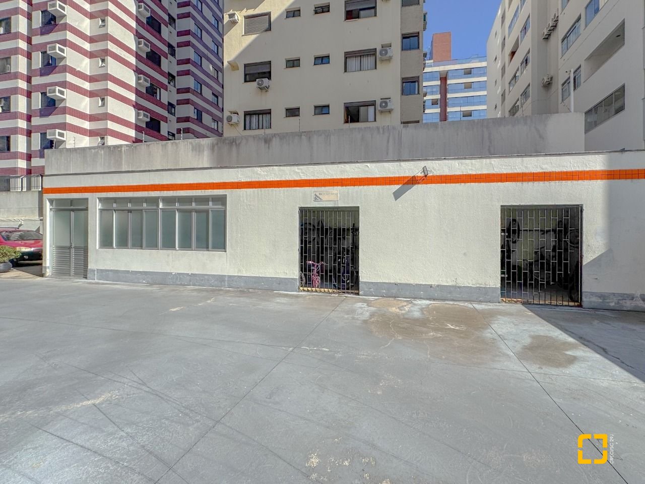 Apartamento com 113m², 4 quartos (sendo 1 suíte), 2 garagens, no bairro Centro em Florianópolis