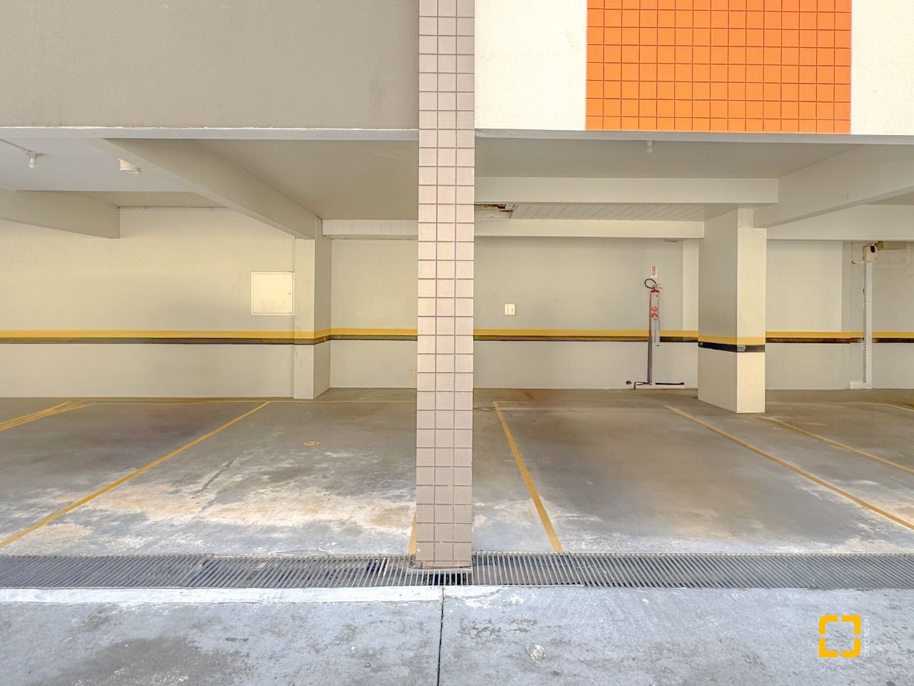 Apartamento com 113m², 4 quartos (sendo 1 suíte), 2 garagens, no bairro Centro em Florianópolis