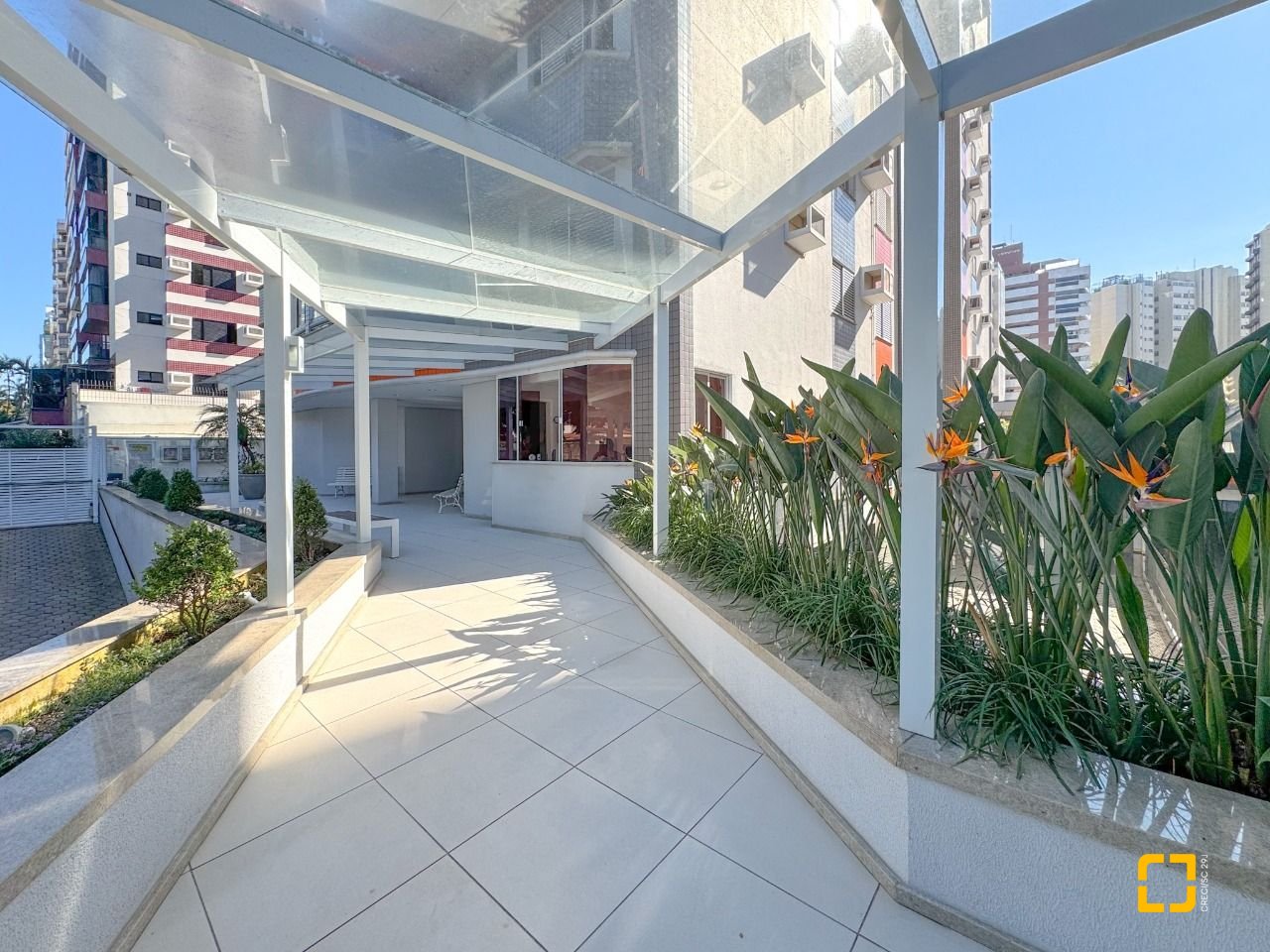 Apartamento com 113m², 4 quartos (sendo 1 suíte), 2 garagens, no bairro Centro em Florianópolis