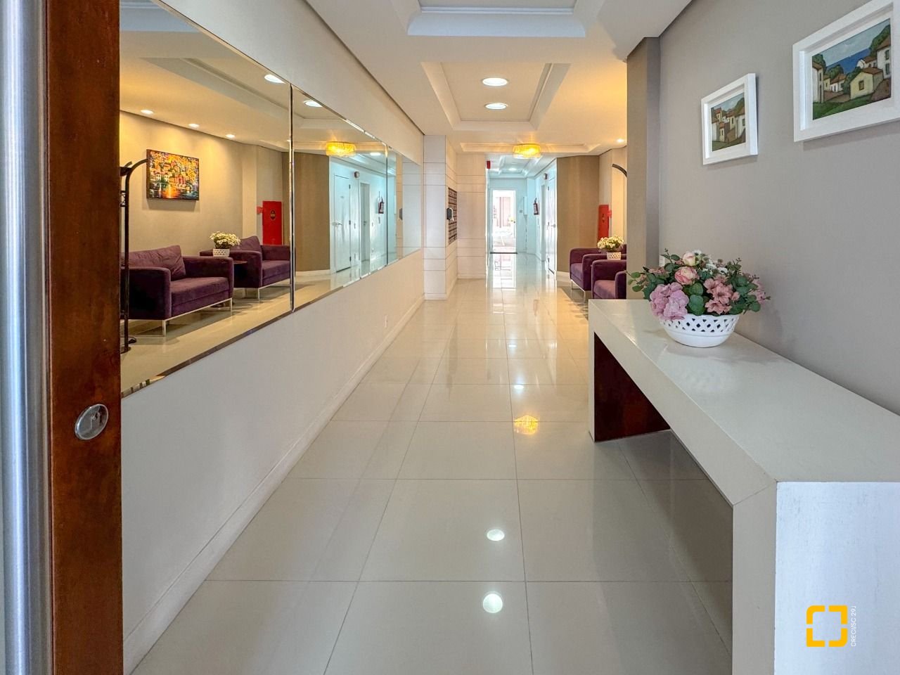 Apartamento com 113m², 4 quartos (sendo 1 suíte), 2 garagens, no bairro Centro em Florianópolis