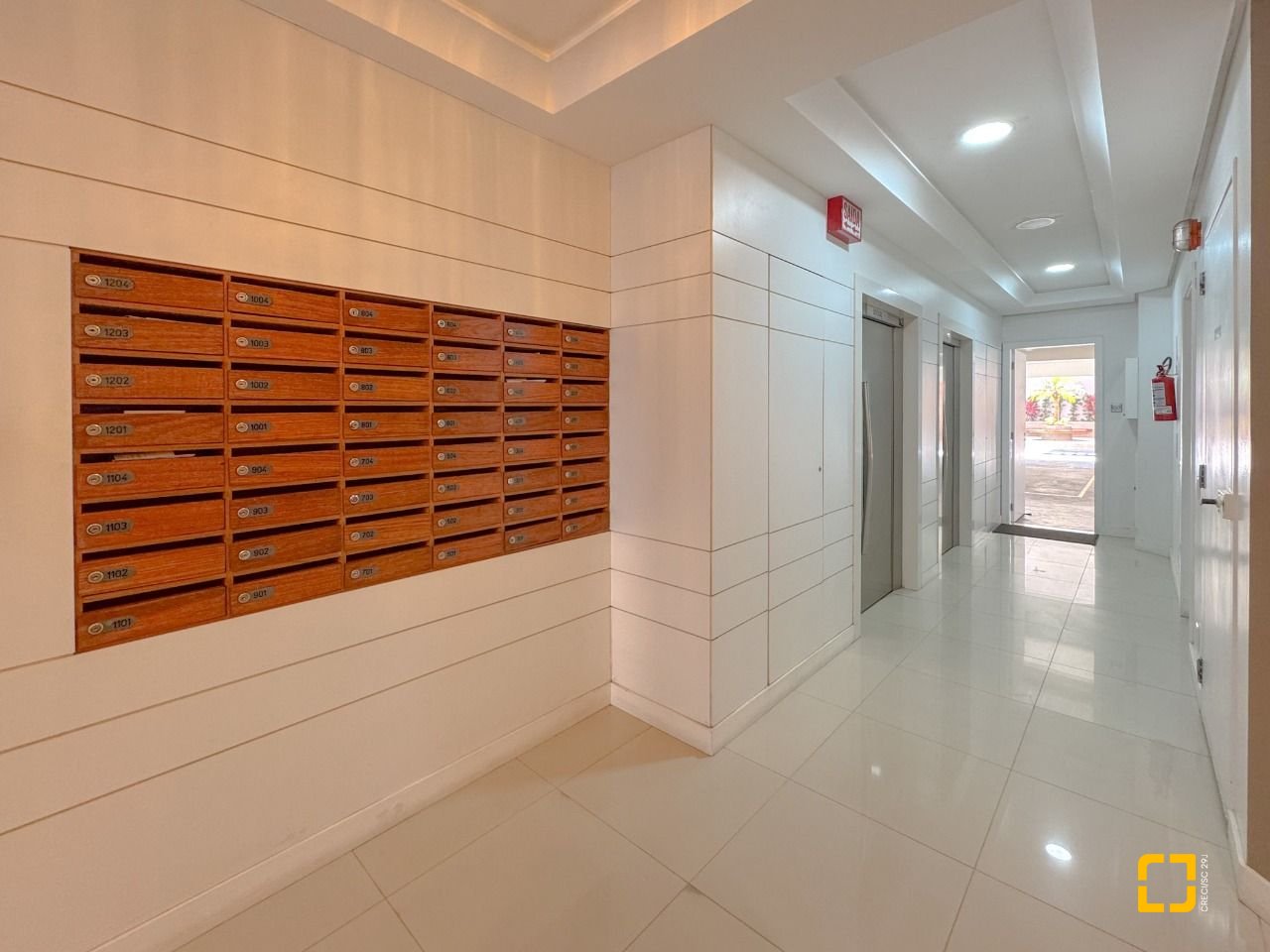 Apartamento com 113m², 4 quartos (sendo 1 suíte), 2 garagens, no bairro Centro em Florianópolis