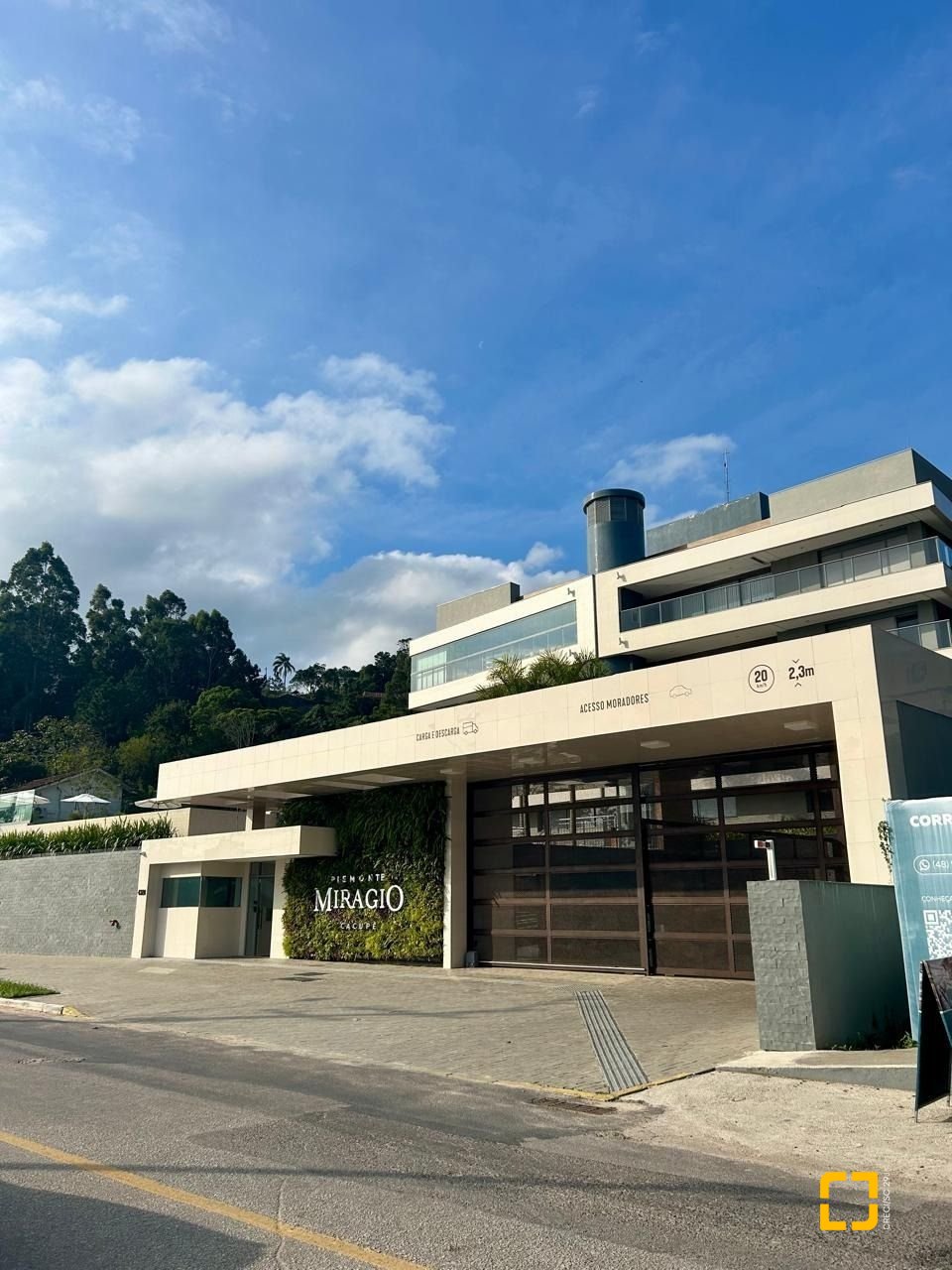 Apartamento com 165m², 6 quartos (sendo 3 suítes), 3 garagens, no bairro Cacupé em Florianópolis