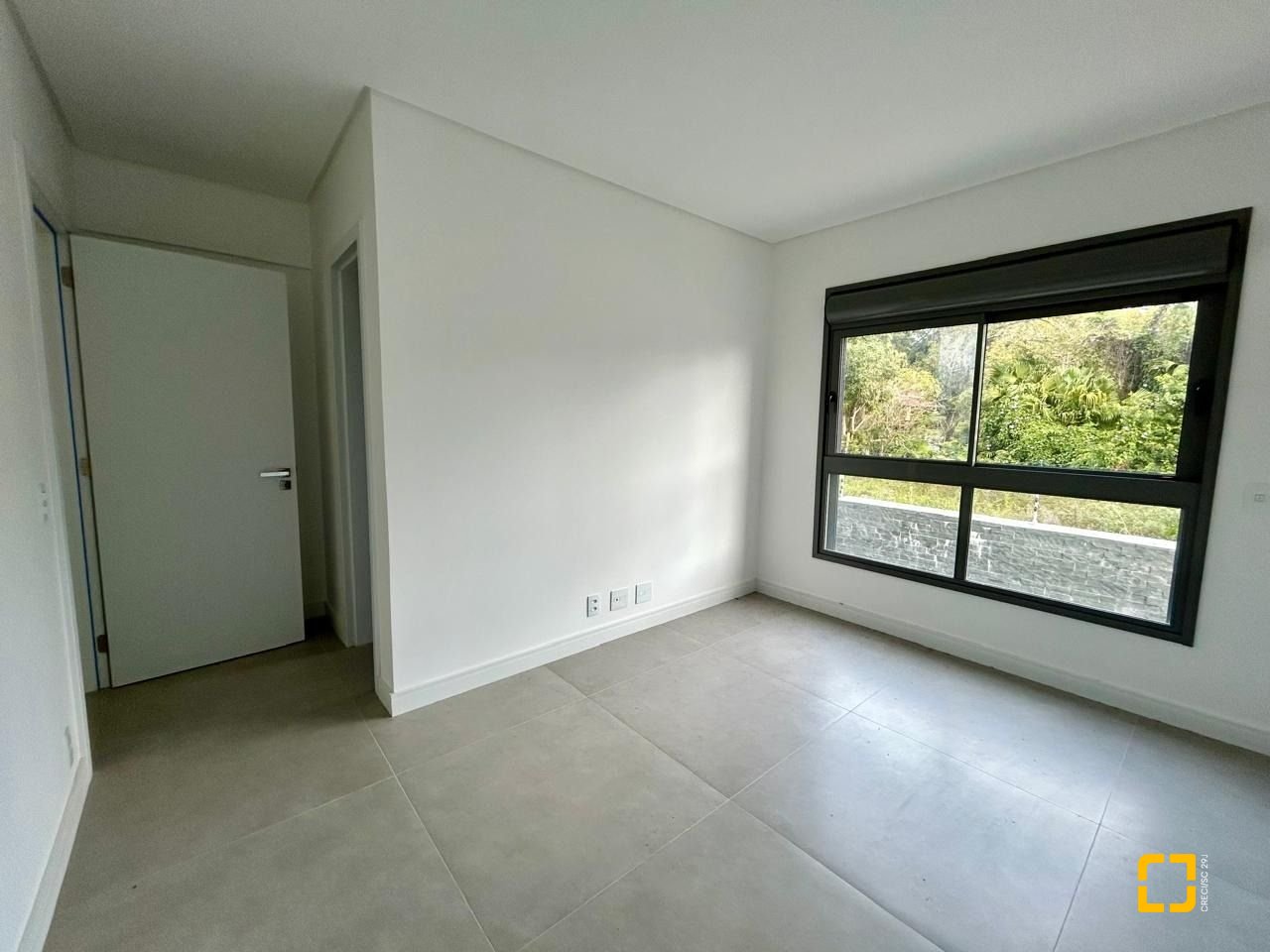 Apartamento com 165m², 6 quartos (sendo 3 suítes), 3 garagens, no bairro Cacupé em Florianópolis