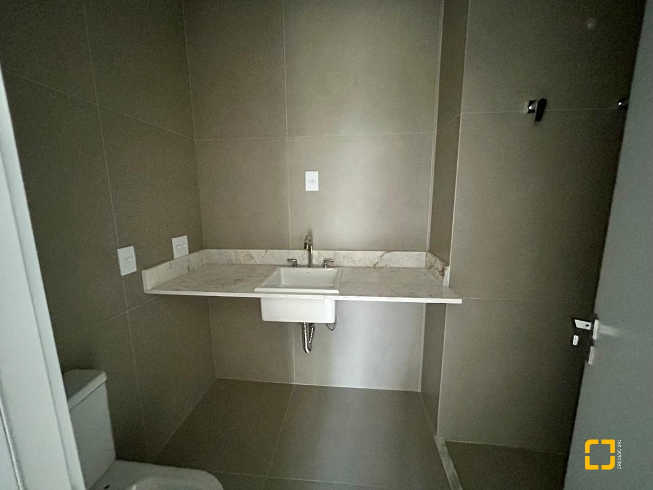 Apartamento com 165m², 6 quartos (sendo 3 suítes), 3 garagens, no bairro Cacupé em Florianópolis