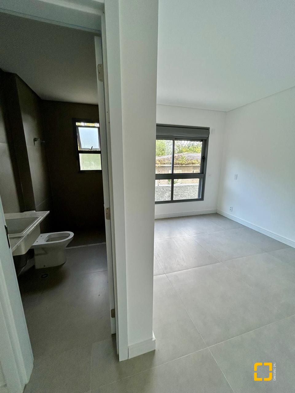 Apartamento com 165m², 6 quartos (sendo 3 suítes), 3 garagens, no bairro Cacupé em Florianópolis