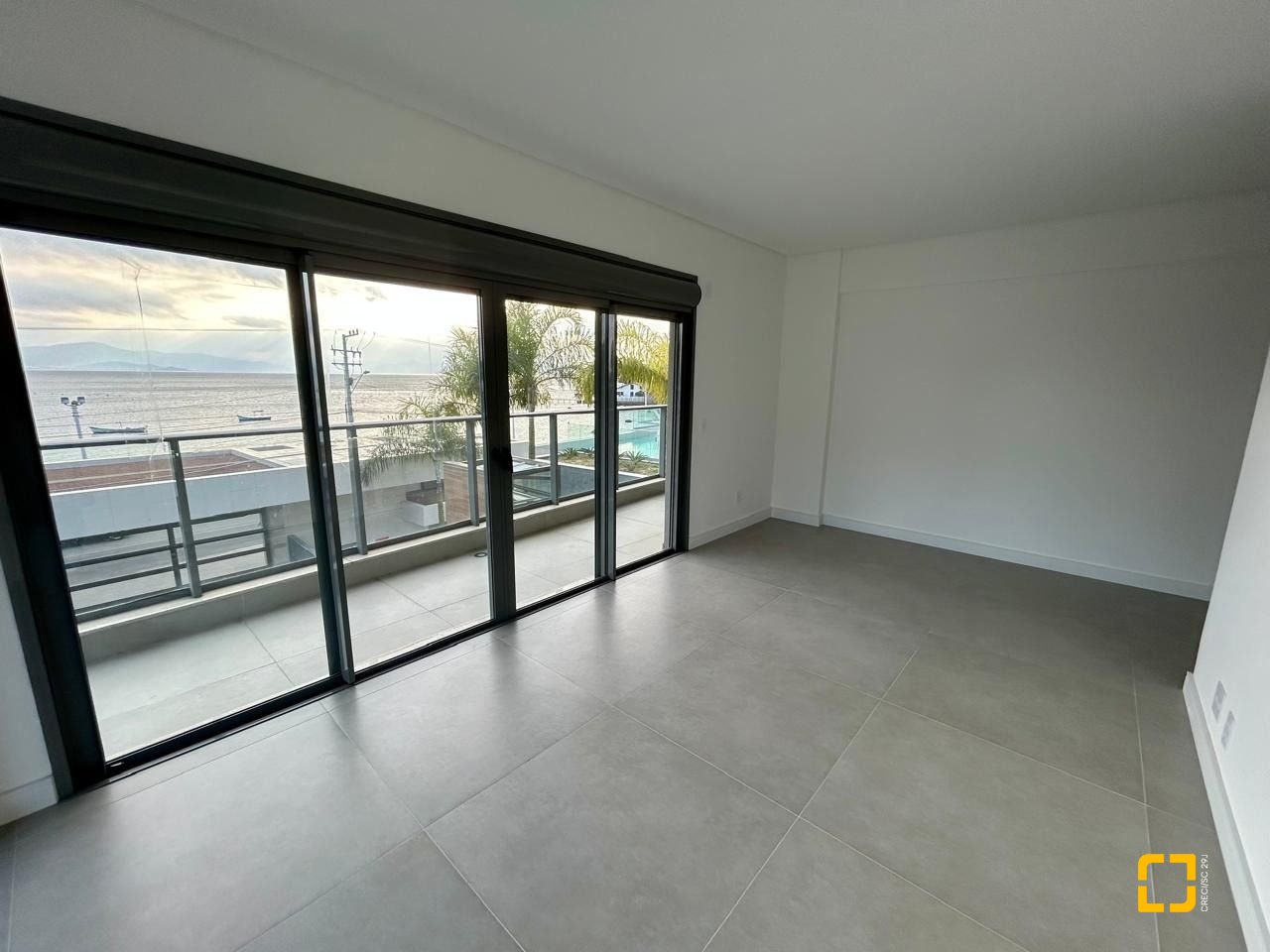 Apartamento com 165m², 6 quartos (sendo 3 suítes), 3 garagens, no bairro Cacupé em Florianópolis