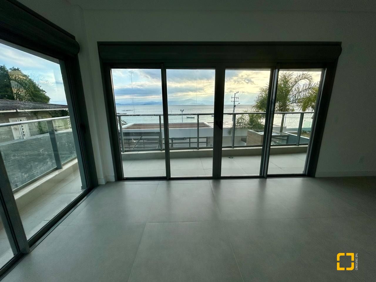 Apartamento com 165m², 6 quartos (sendo 3 suítes), 3 garagens, no bairro Cacupé em Florianópolis