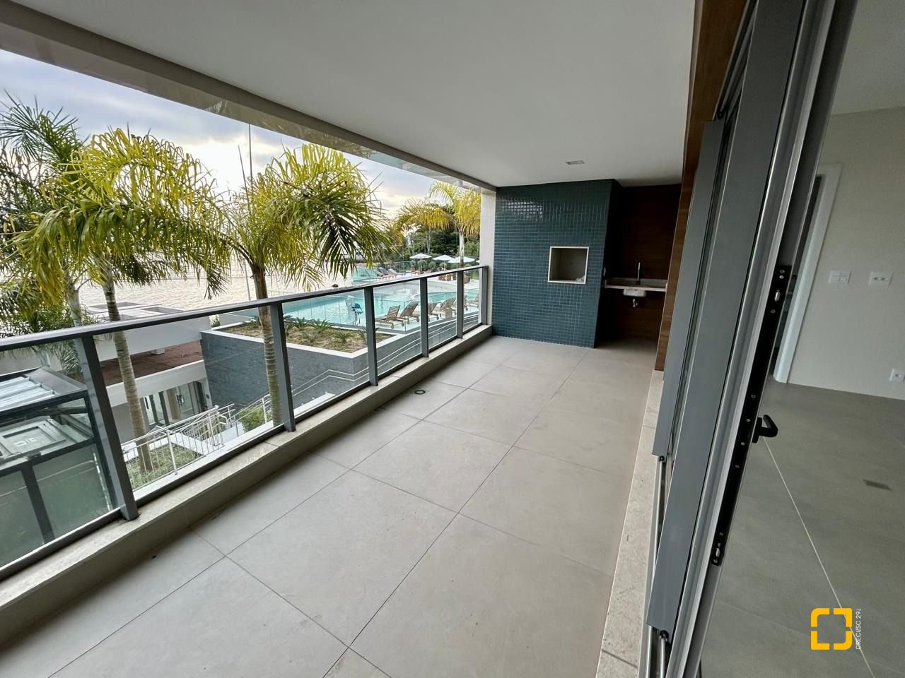Apartamento com 165m², 6 quartos (sendo 3 suítes), 3 garagens, no bairro Cacupé em Florianópolis