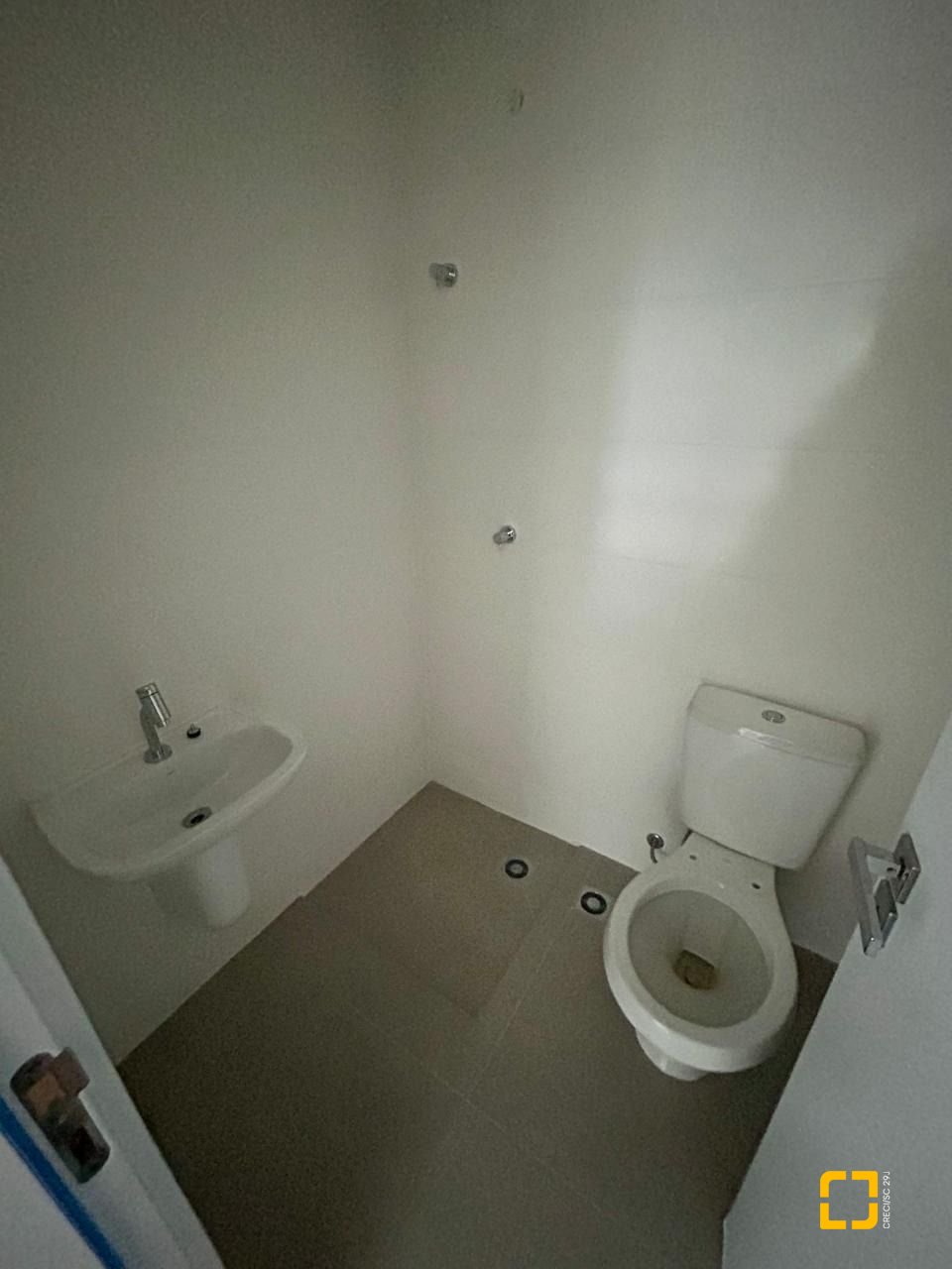 Apartamento com 165m², 6 quartos (sendo 3 suítes), 3 garagens, no bairro Cacupé em Florianópolis