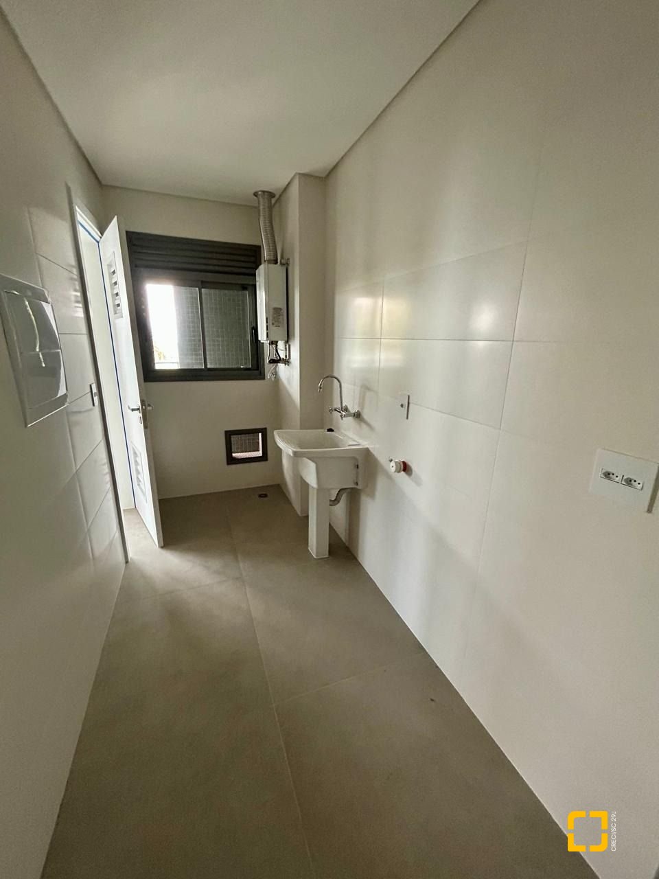 Apartamento com 165m², 6 quartos (sendo 3 suítes), 3 garagens, no bairro Cacupé em Florianópolis
