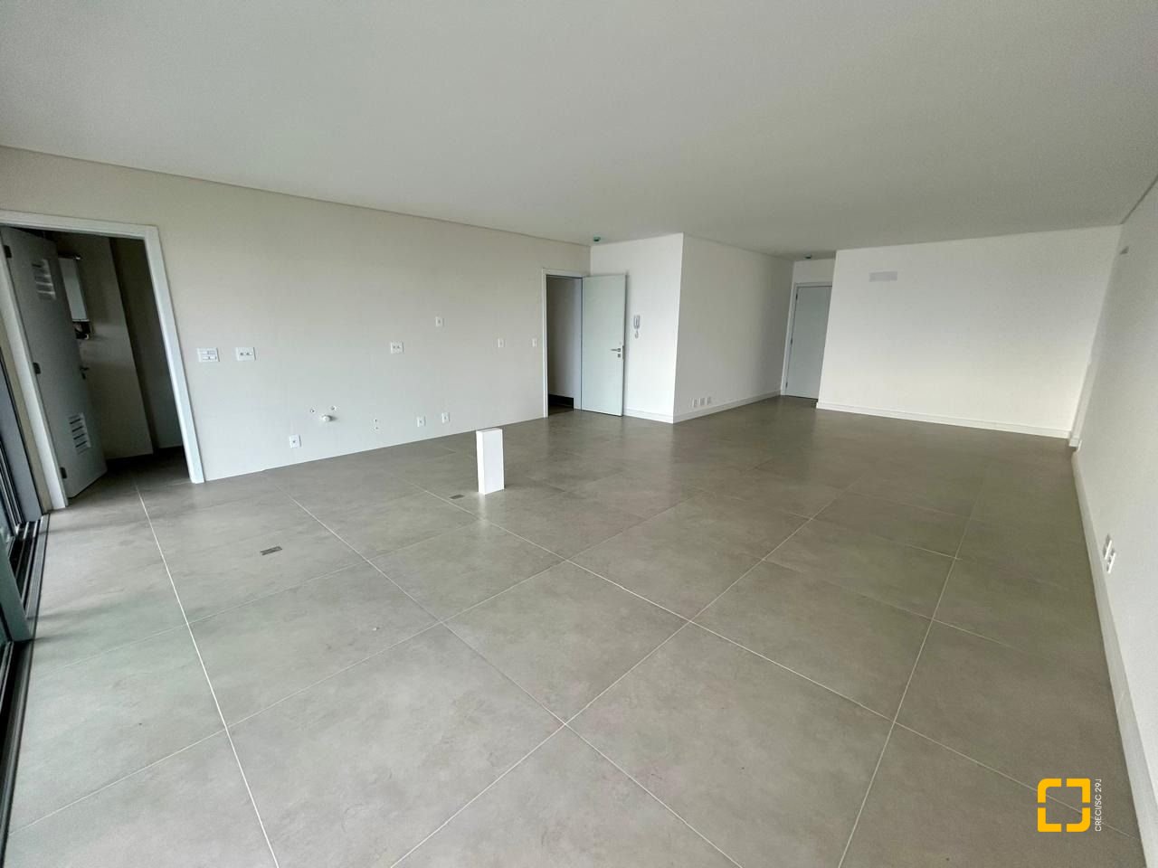 Apartamento com 165m², 6 quartos (sendo 3 suítes), 3 garagens, no bairro Cacupé em Florianópolis