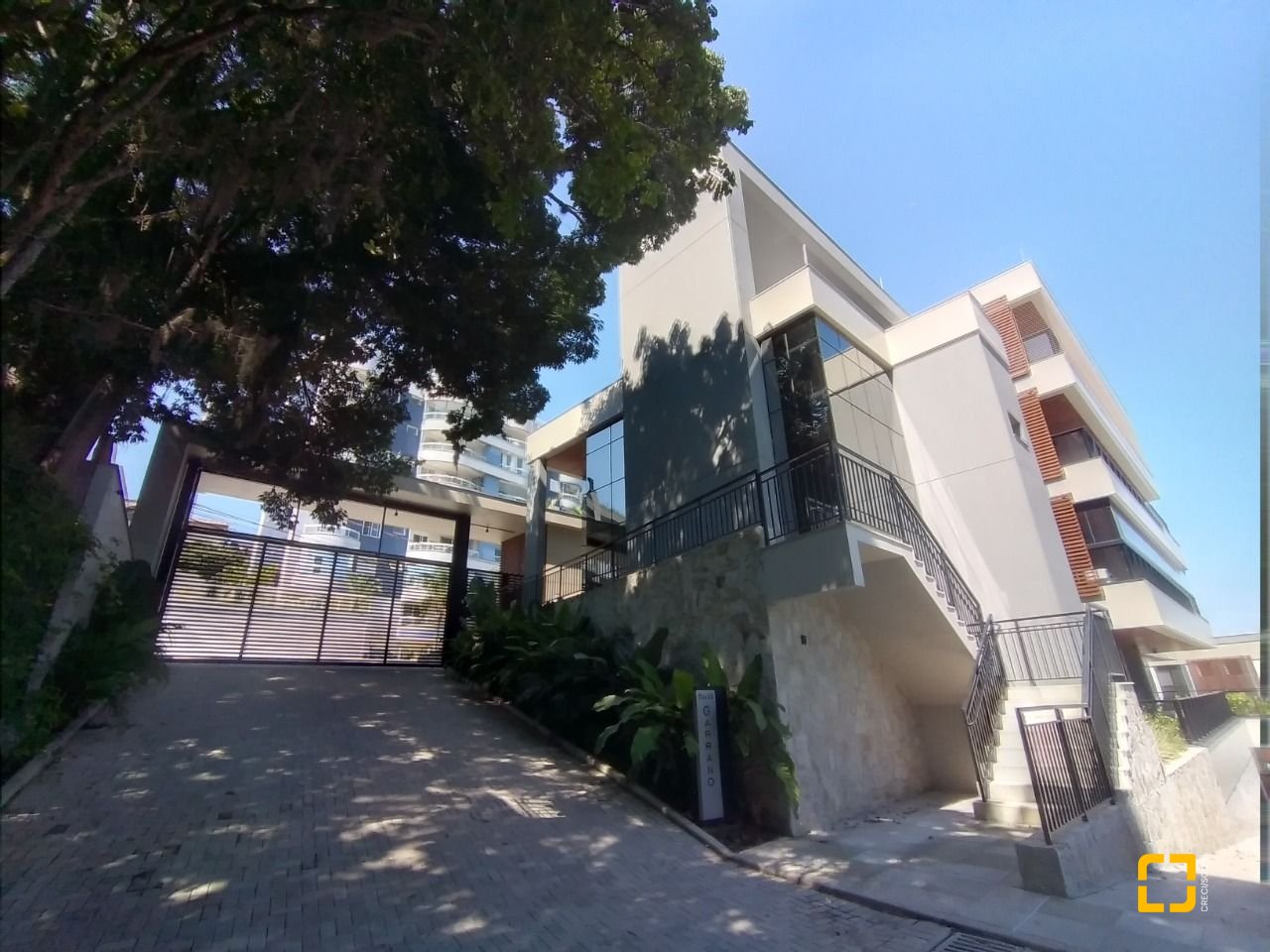 Apartamento com 162m², 6 quartos (sendo 3 suítes), 4 garagens, no bairro João Paulo em Florianópolis